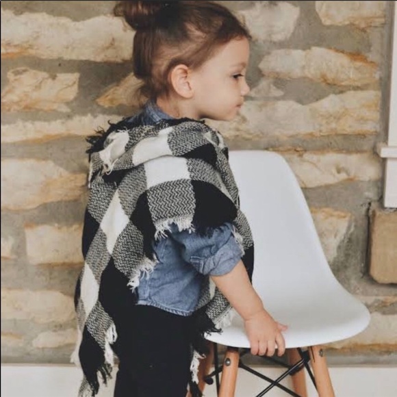 Toddler blanket scarf poncho-black/white plaid - Picture 2 of 3